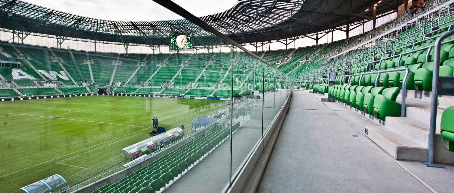Balustrada din sticla securizata pentru arene sportive