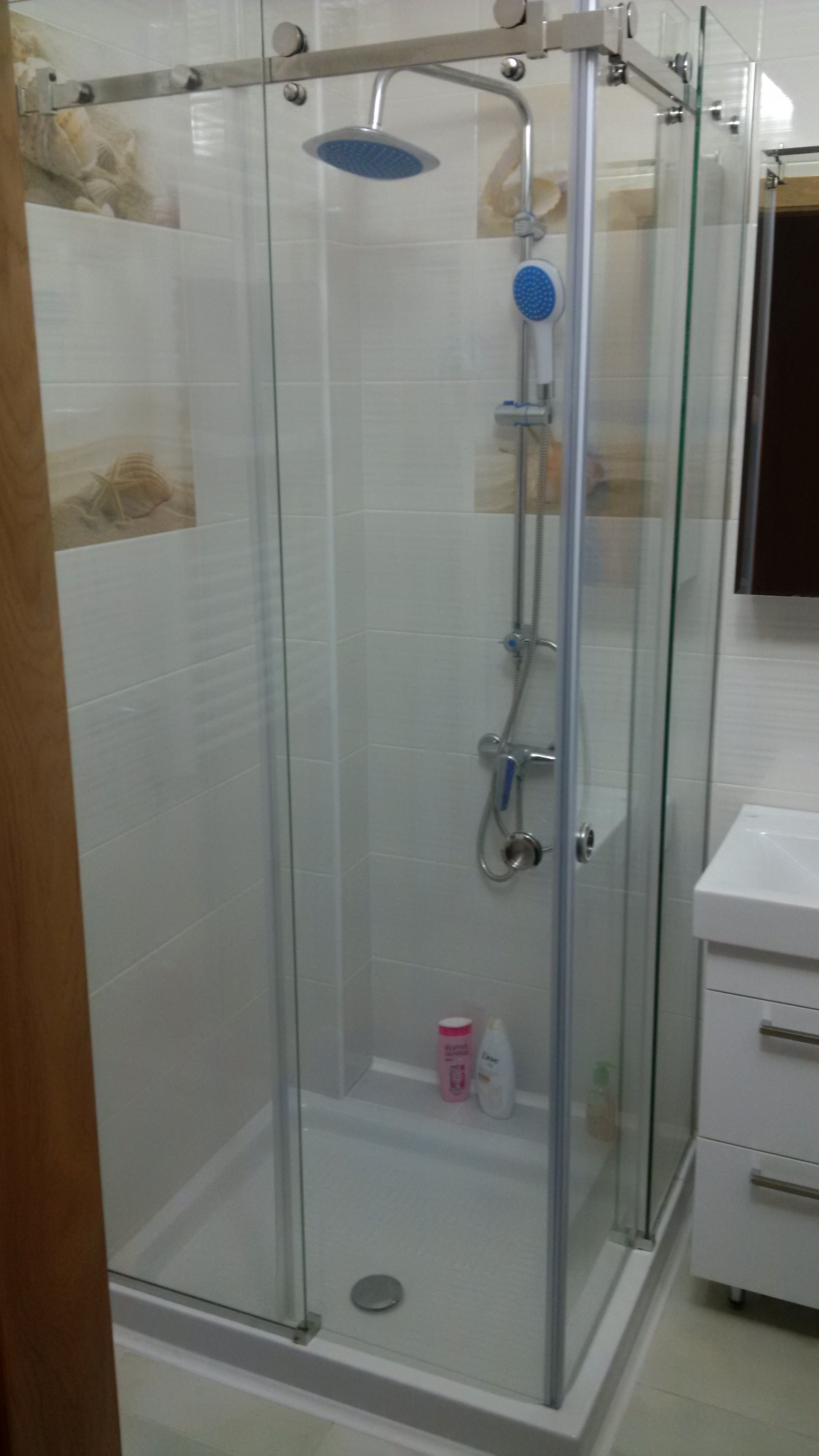 Cabine de dus cu sticla securizata la comanda