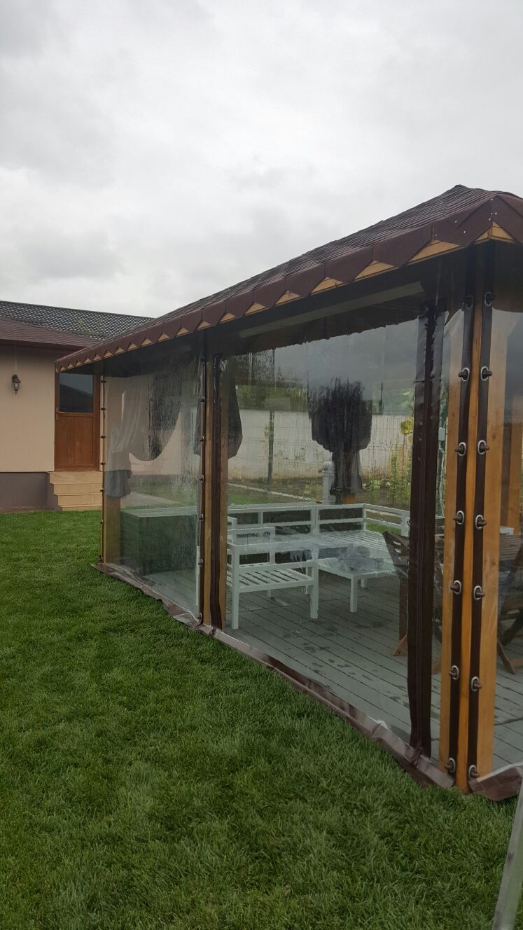Rulouri exterioare transparente pentru foisor