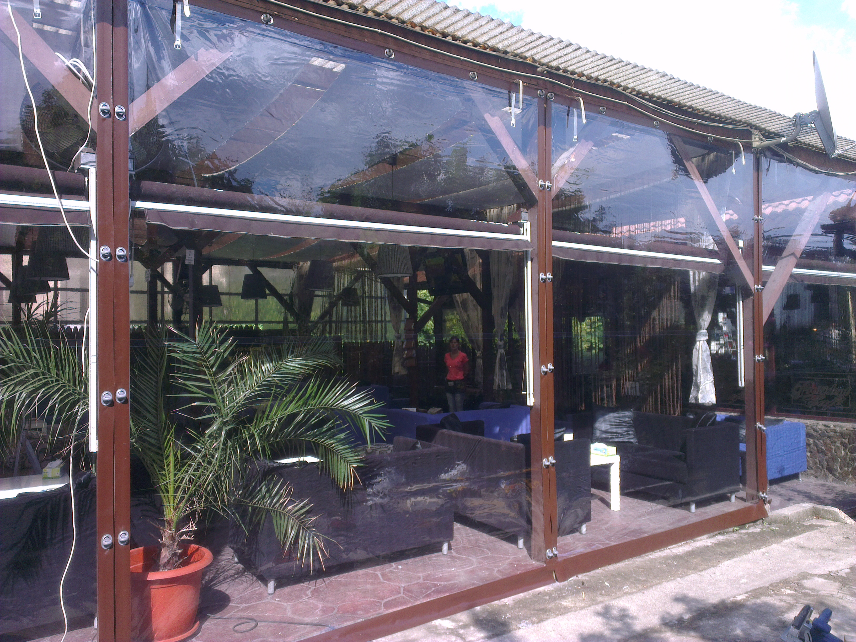 Inchideri terase cu plastic transparent si bride