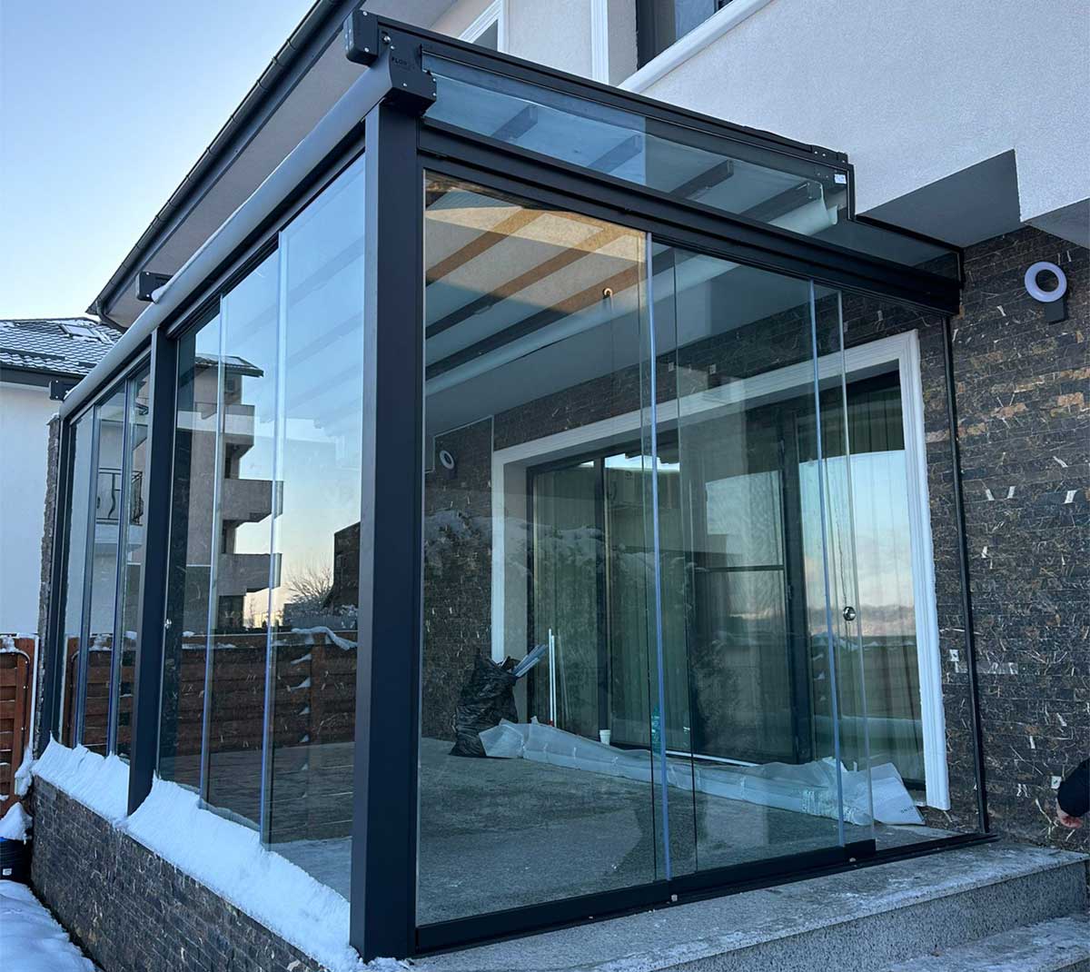 inchidere pergola cu sticla glisanta sistem multitrack