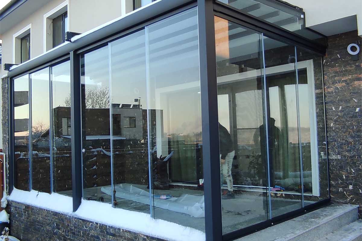 Inchideri terase cu sticla glisanta securizata