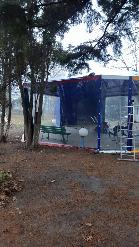 Inchidere foisor cu folie transparenta, bride si capse