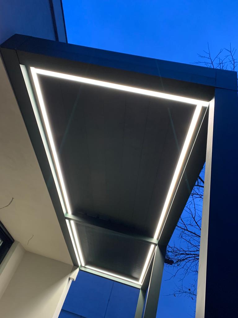 pergola bioclimatica iluminare led