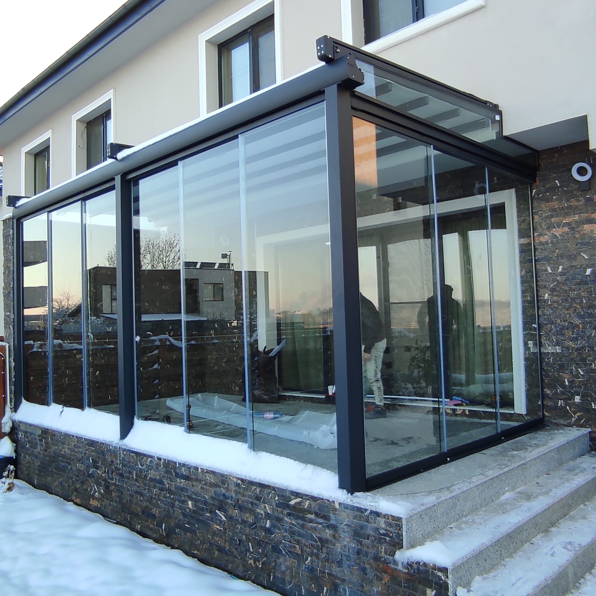 Pergola retractabila inchisa cu sticla mobila sistem multitrack