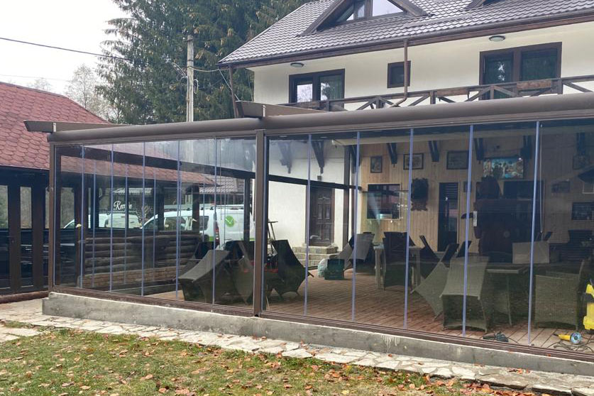 Pergole retractabile + inchidere cu sistem glisant, sticla securizata