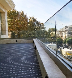 Parapete din sticla securizata