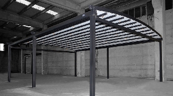 Pergola retractabila cu structura independenta